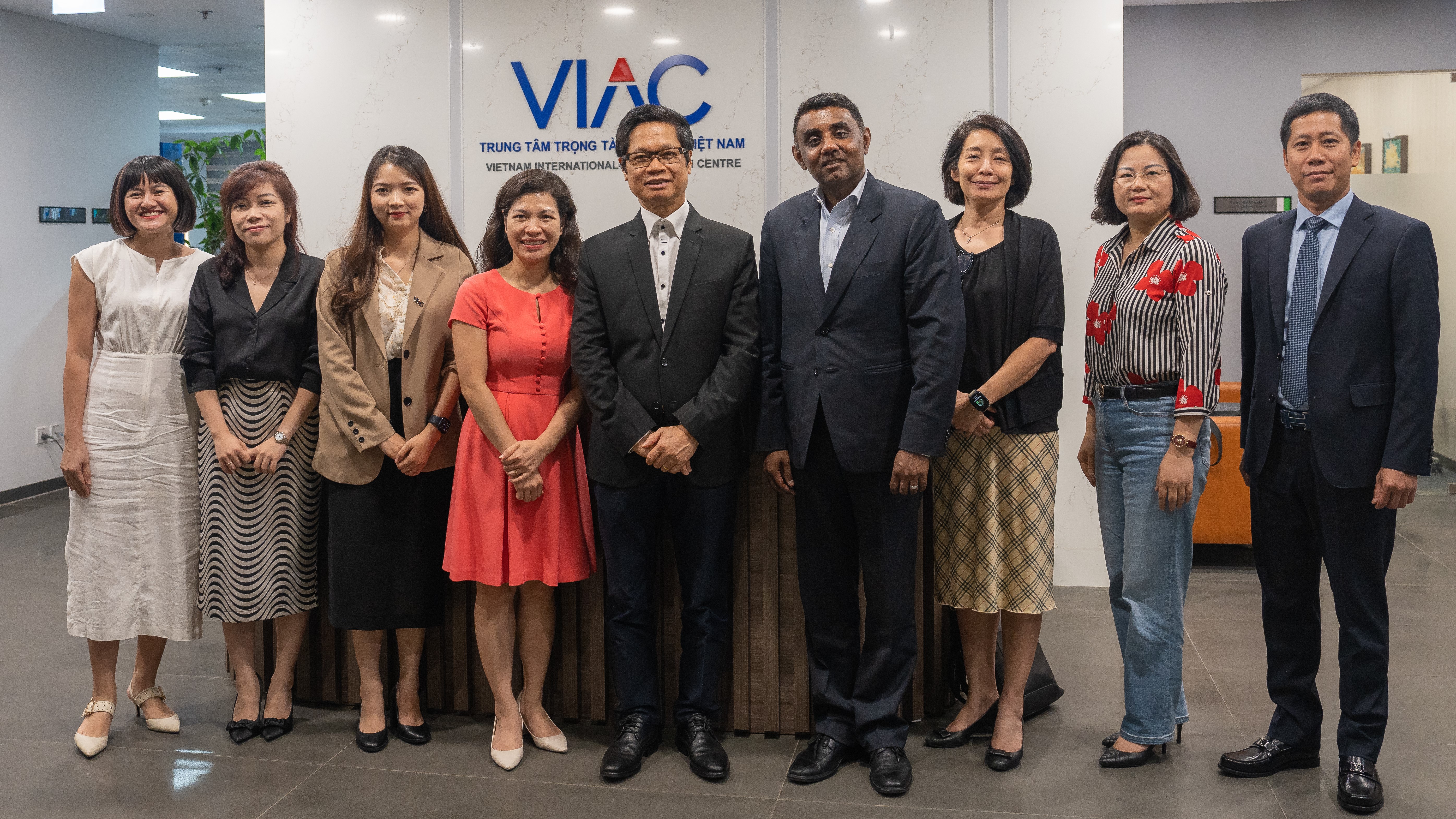 Trung tâm Trọng tài quốc tế Việt Nam (VIAC) tiếp đón và làm việc với đoàn công tác từ Ngân hàng Phát triển châu Á (ADB)